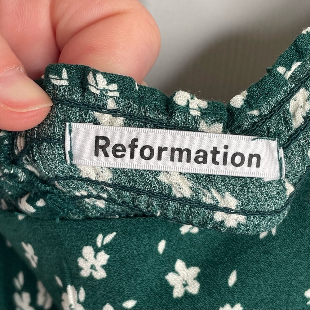 Reformation Lupe Ditsy Floral Spaghetti Strap Top in Annette Green 12 - Picture 11 of 14